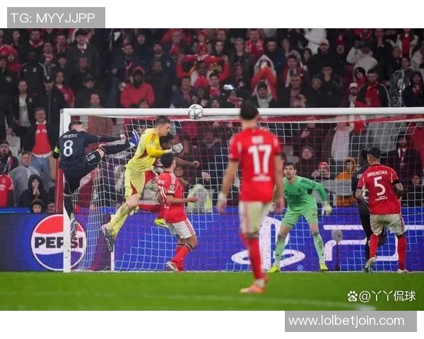 欧联杯焦点战：皇马凭借神扑力克曼联全场沸腾赛后点评精彩纷呈